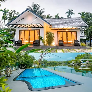 La Riva Lakeside Private Pool By Voye Homes Resort