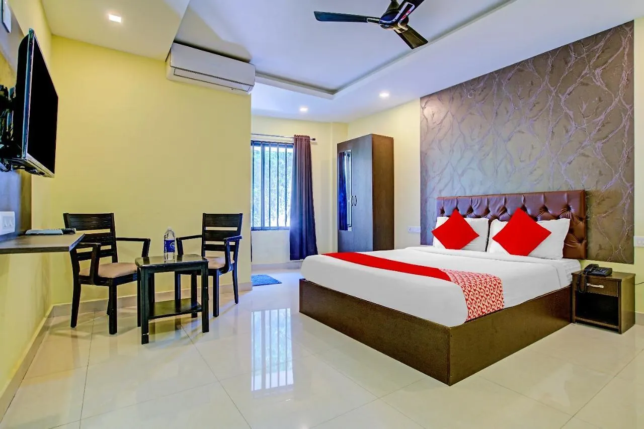 Oyo Flagship 77876 Amigo Suites Hotel